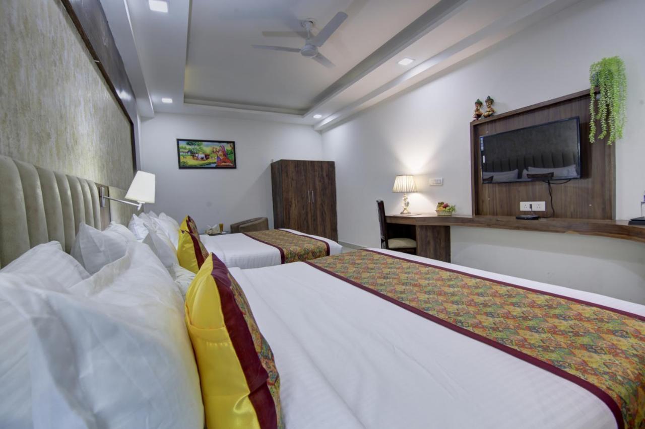 Hotel The Prithvi Near Delhi Airport Нью-Дели Экстерьер фото