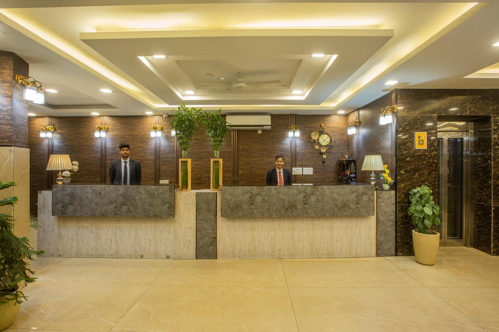 Hotel The Prithvi Near Delhi Airport Нью-Дели Экстерьер фото