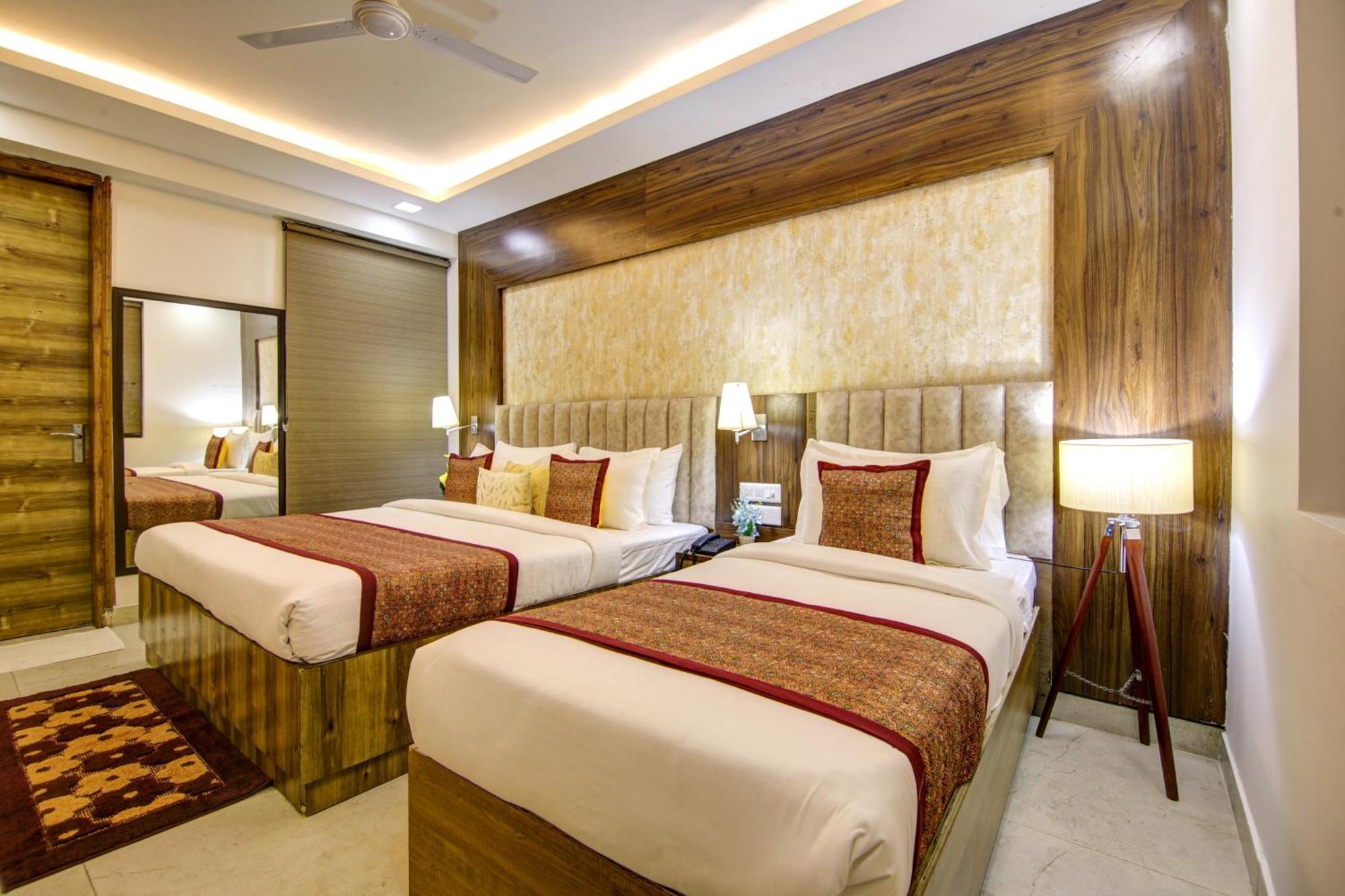 Hotel The Prithvi Near Delhi Airport Нью-Дели Экстерьер фото
