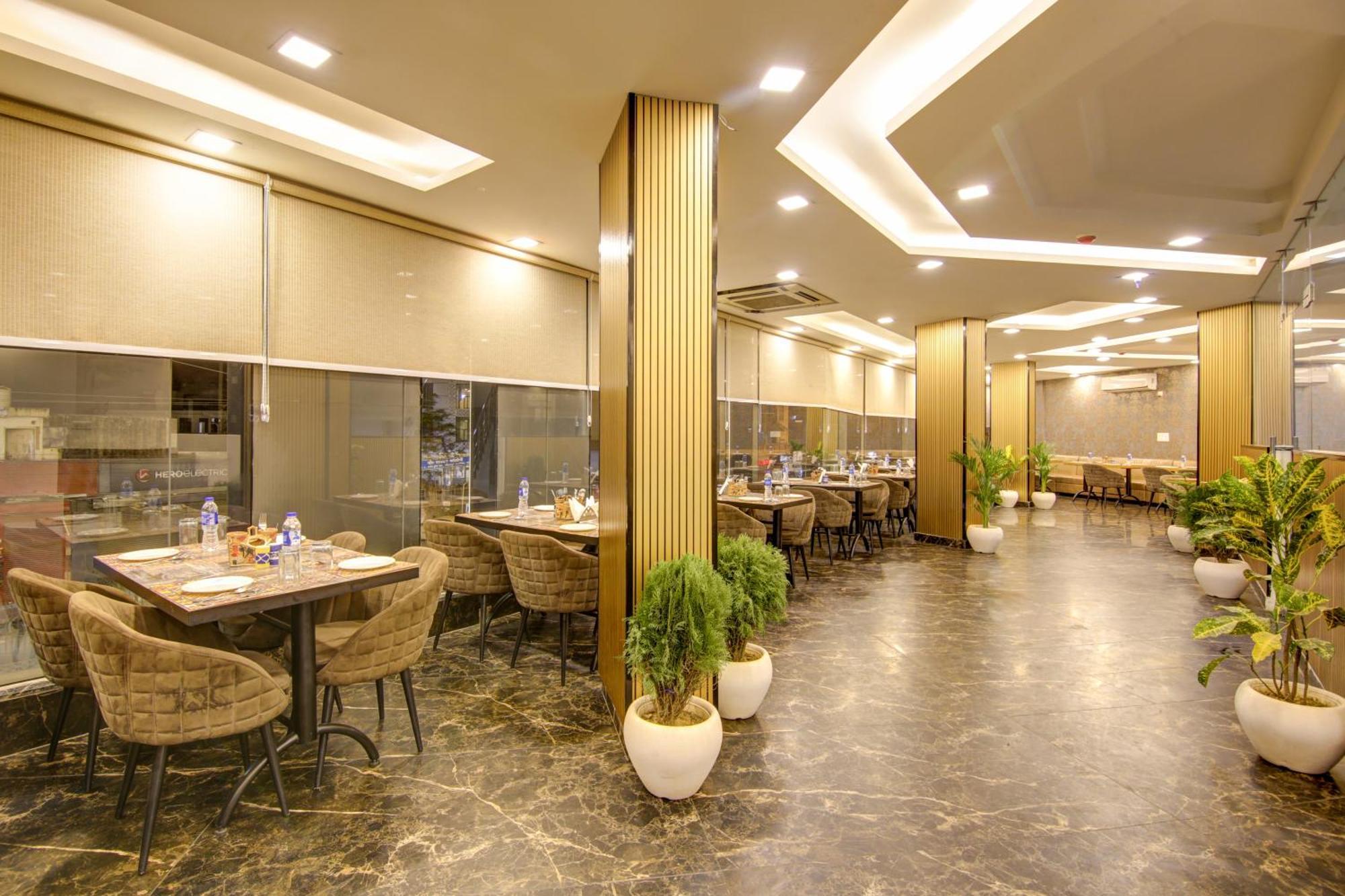 Hotel The Prithvi Near Delhi Airport Нью-Дели Экстерьер фото