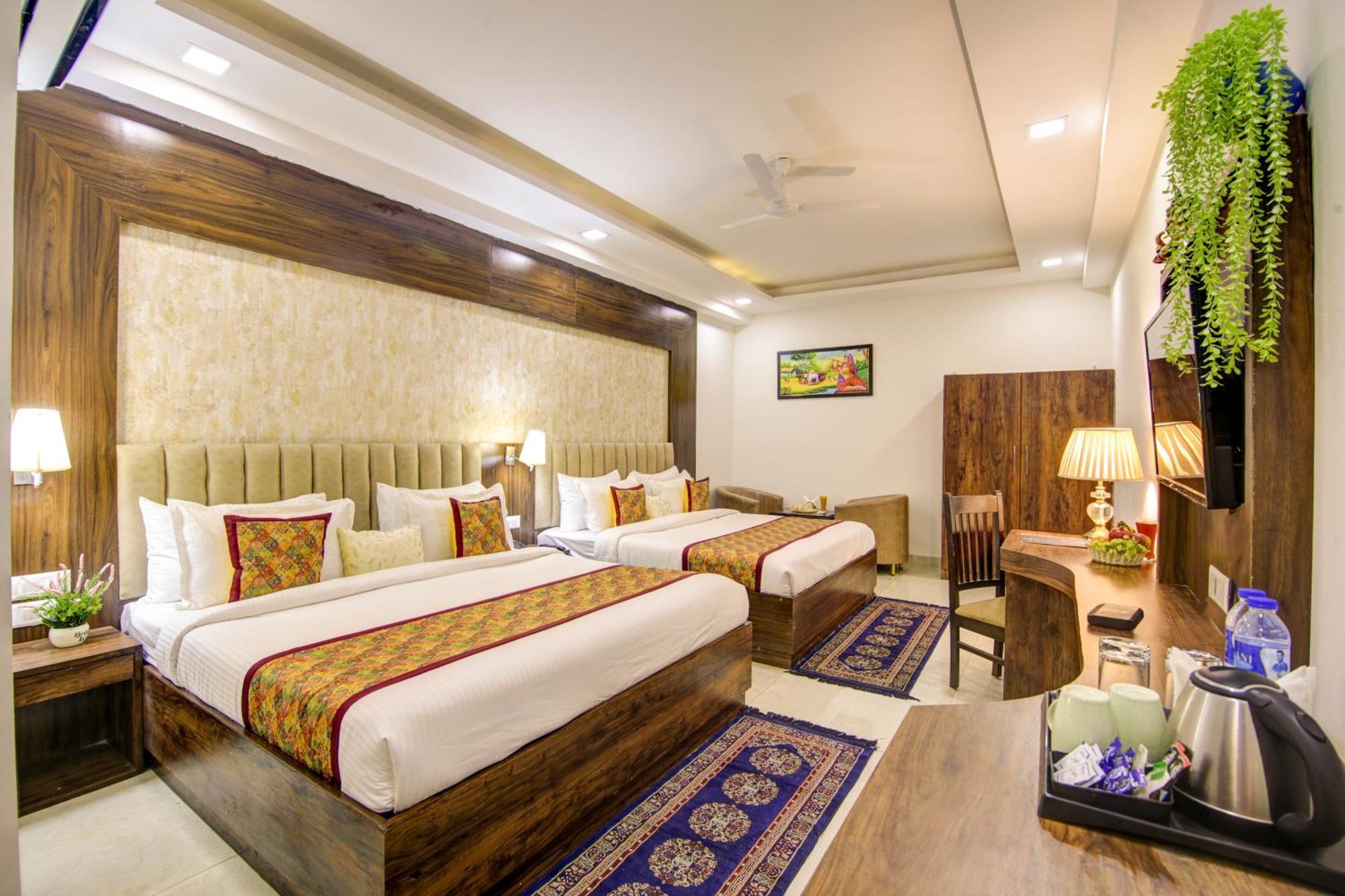 Hotel The Prithvi Near Delhi Airport Нью-Дели Экстерьер фото