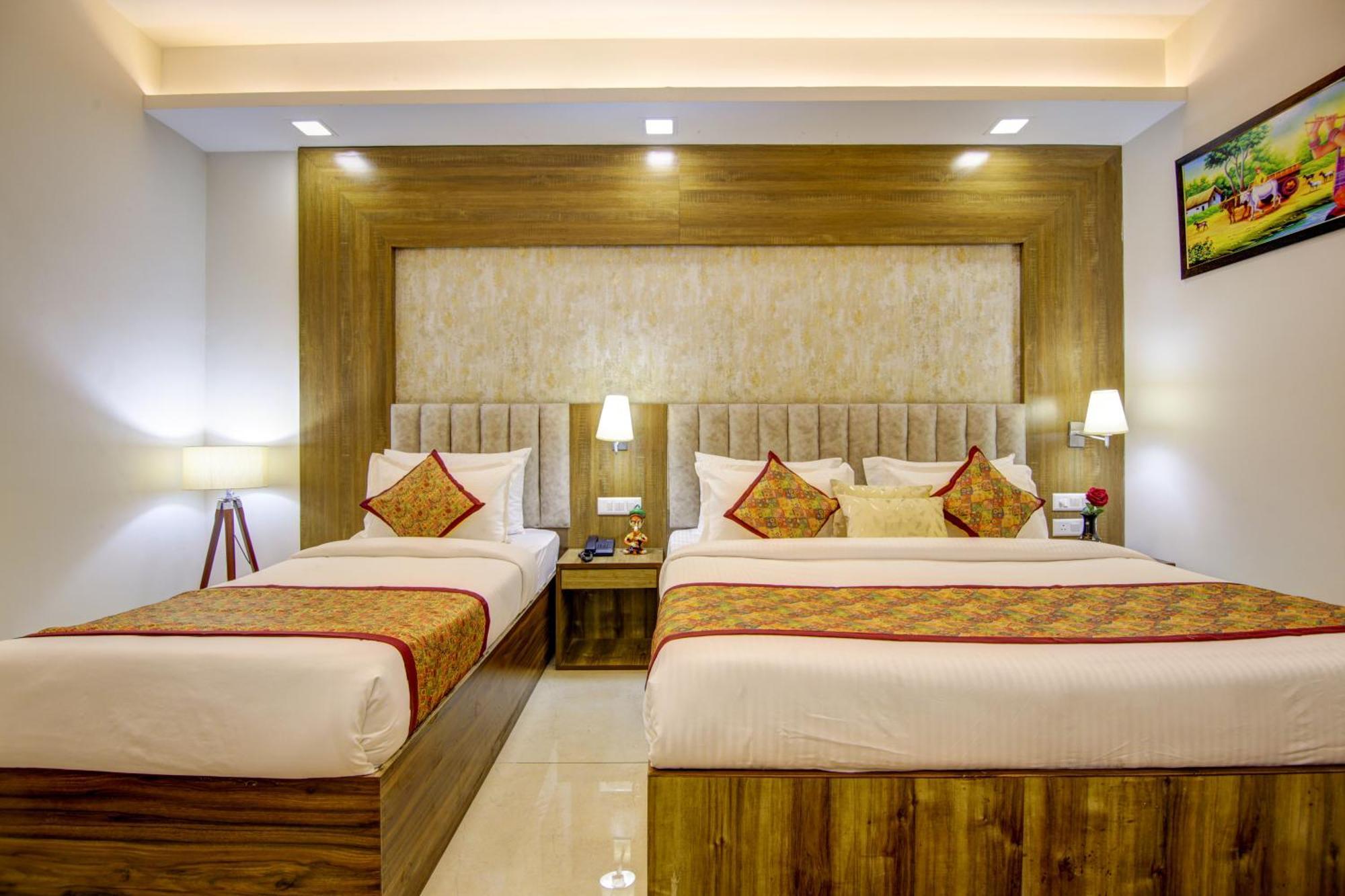 Hotel The Prithvi Near Delhi Airport Нью-Дели Экстерьер фото
