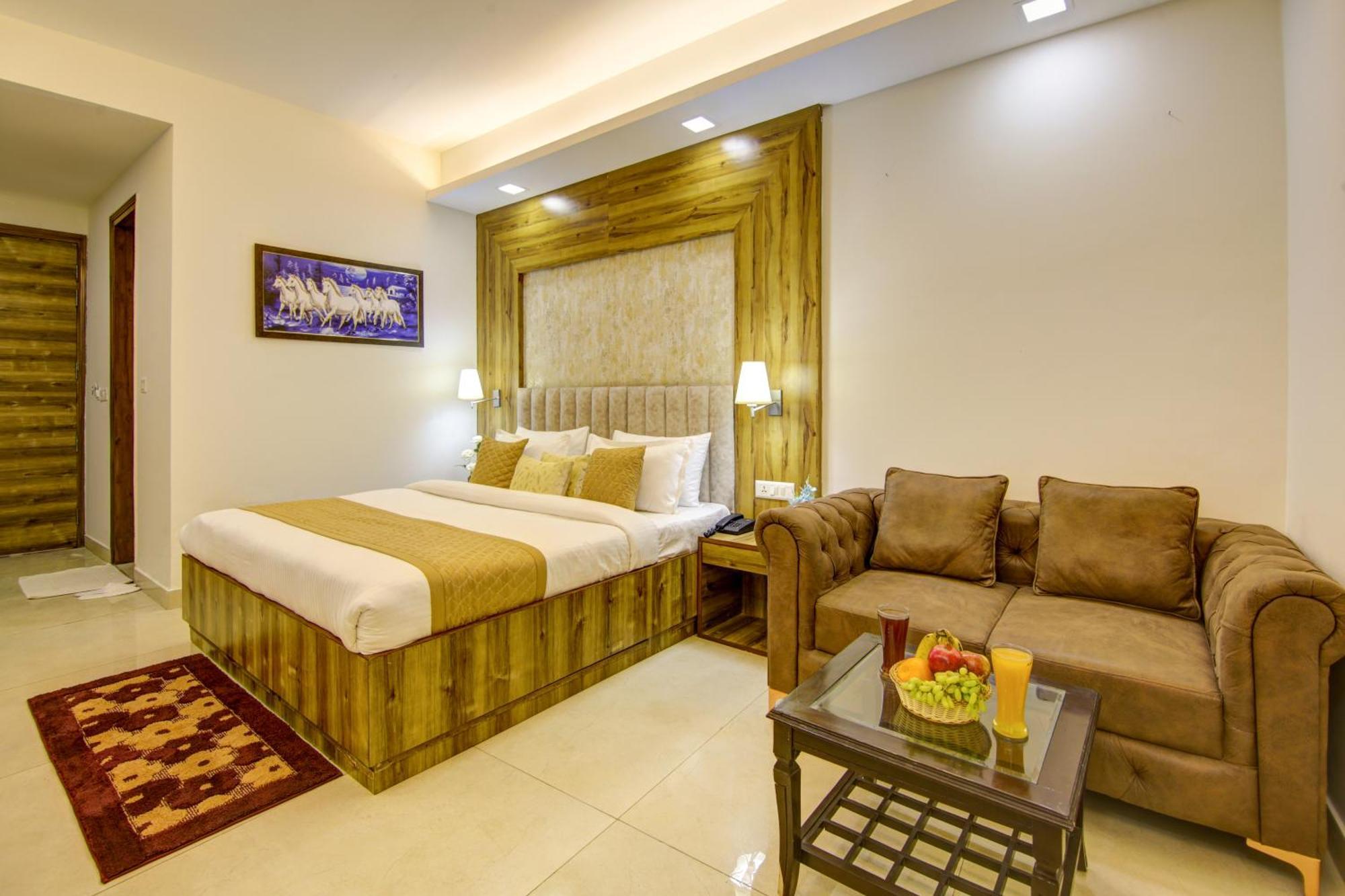 Hotel The Prithvi Near Delhi Airport Нью-Дели Экстерьер фото