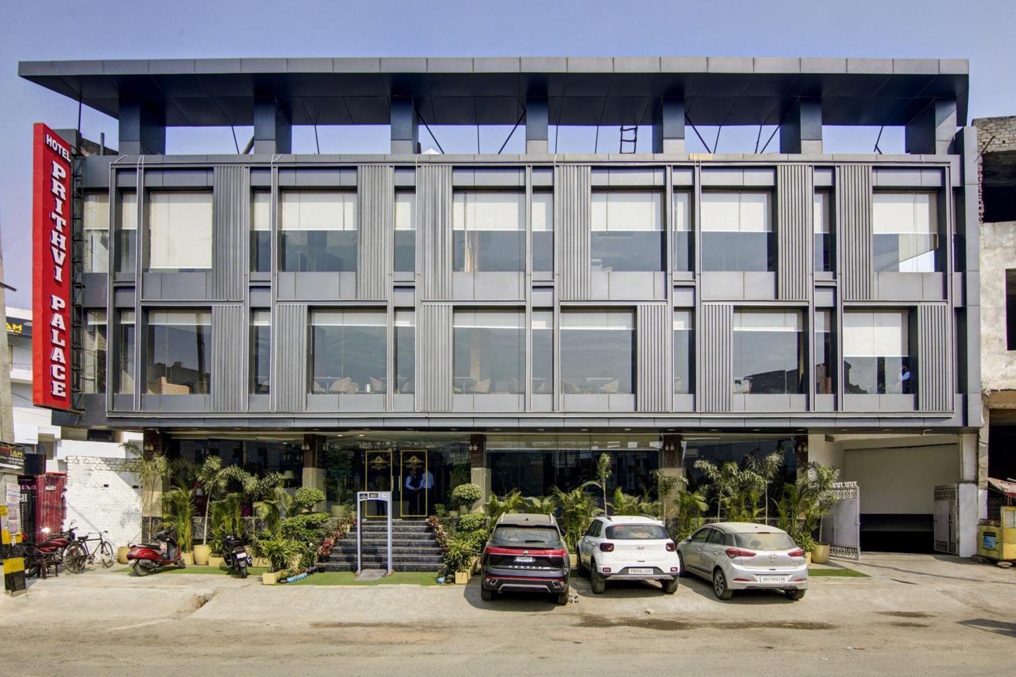 Hotel The Prithvi Near Delhi Airport Нью-Дели Экстерьер фото