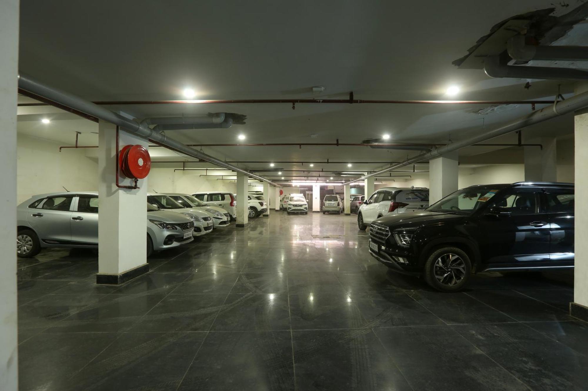 Hotel The Prithvi Near Delhi Airport Нью-Дели Экстерьер фото