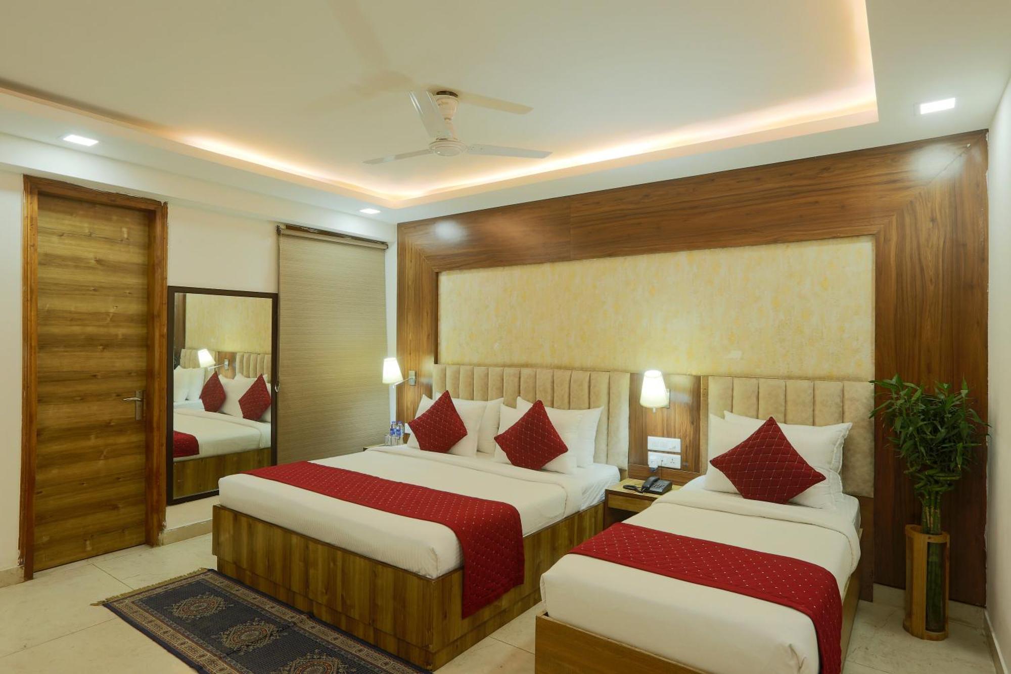 Hotel The Prithvi Near Delhi Airport Нью-Дели Экстерьер фото